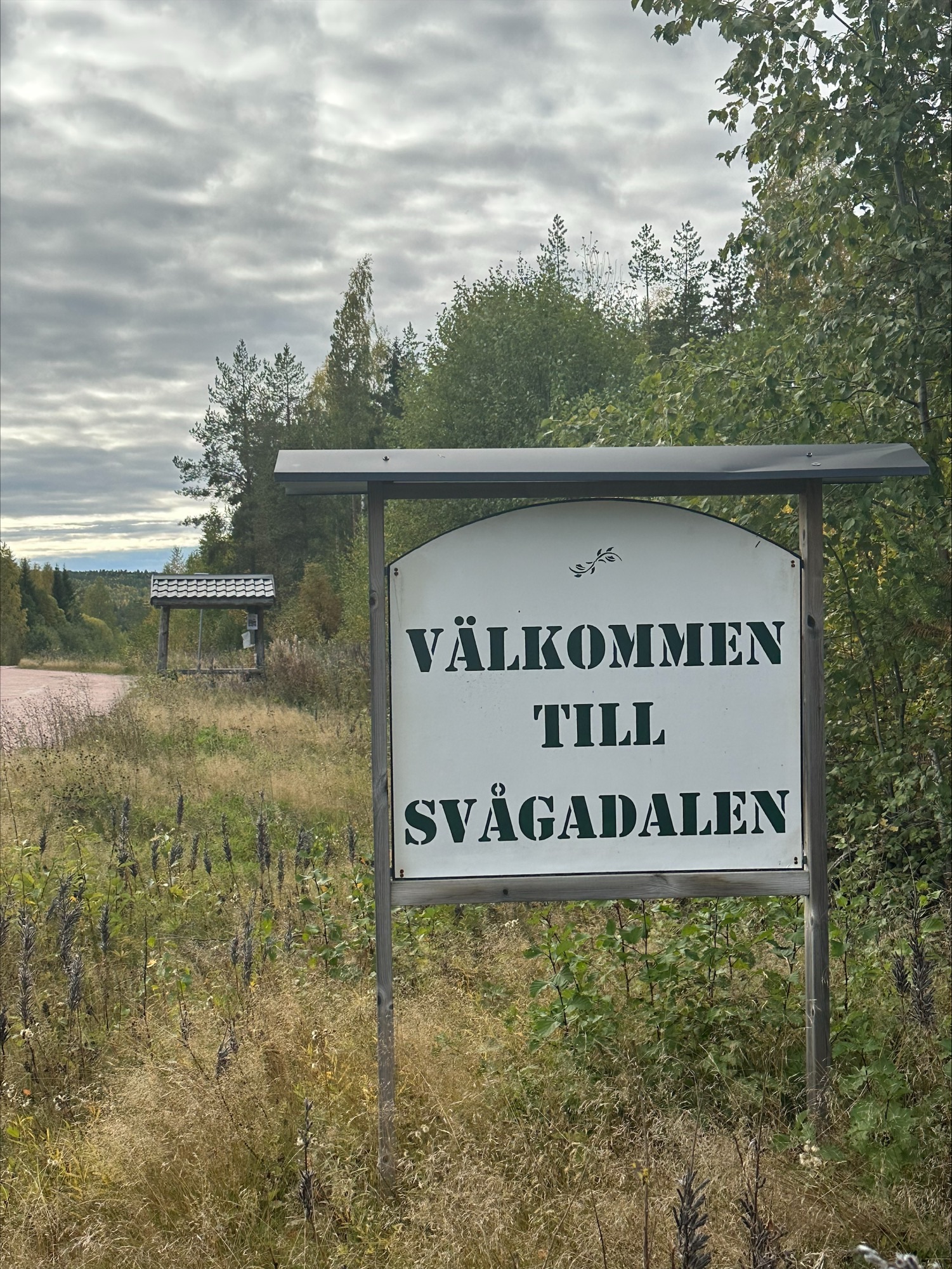 Välkommen till Svågadalen-skylt