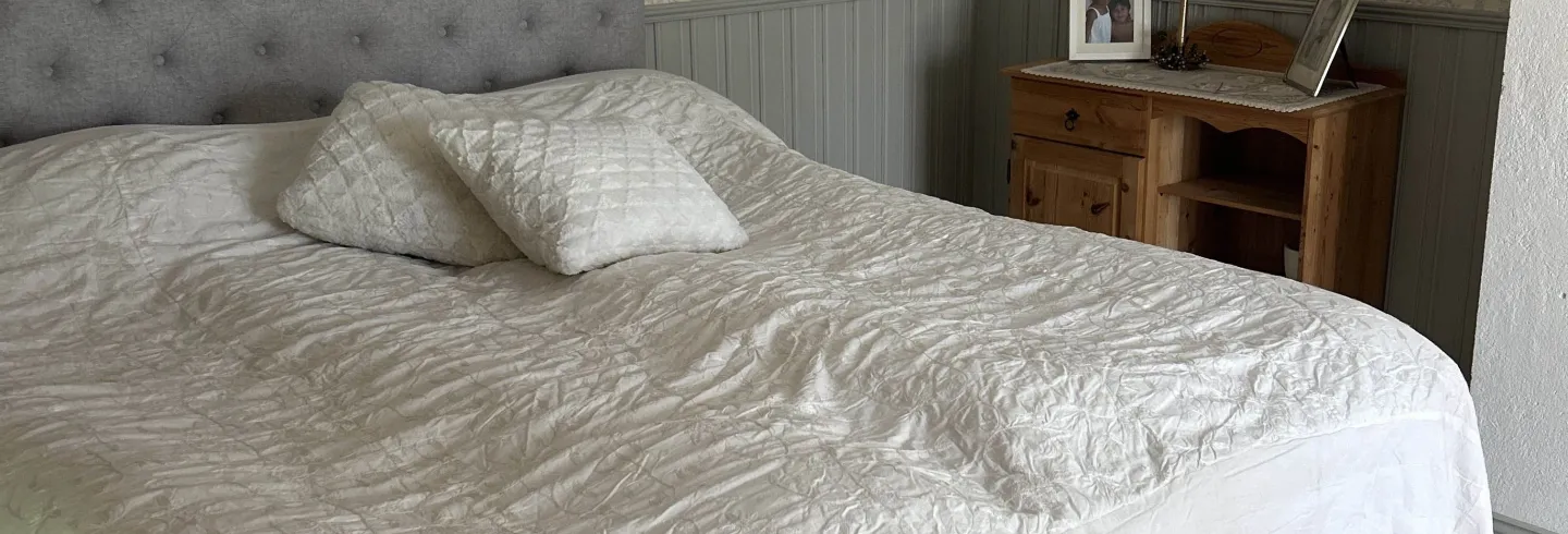 Välkommen till en lantlig idyll strax utanför Hudiksvall – nära skidspår och Hudik Cup!