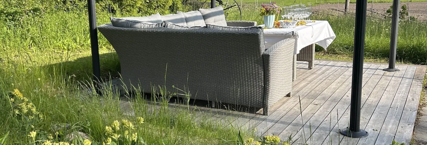 Välkommen till en lantlig idyll strax utanför Hudiksvall – nära skidspår och Hudik Cup!