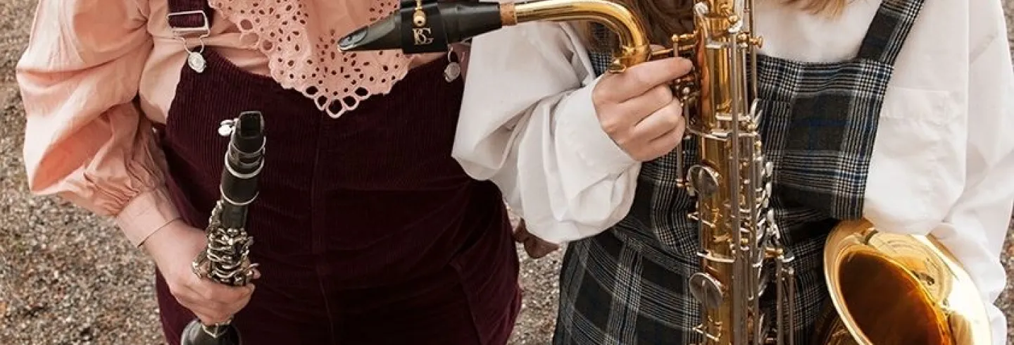 Två otrevliga flickor