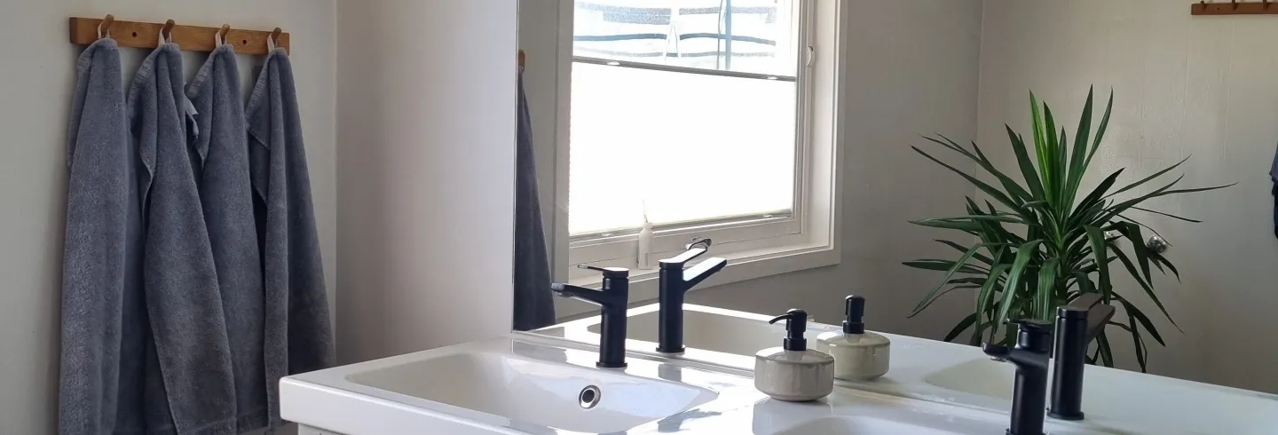 Rymlig villa med storslagen utsikt, 8 min fr Hudik