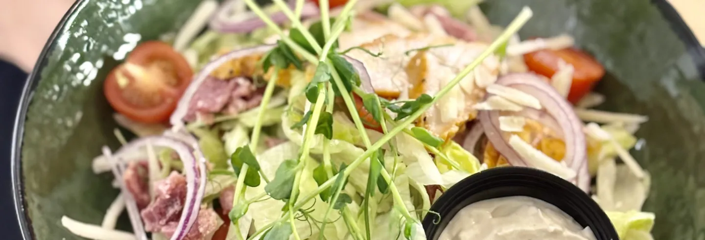 Cesarsallad med svensk grillad kyckling