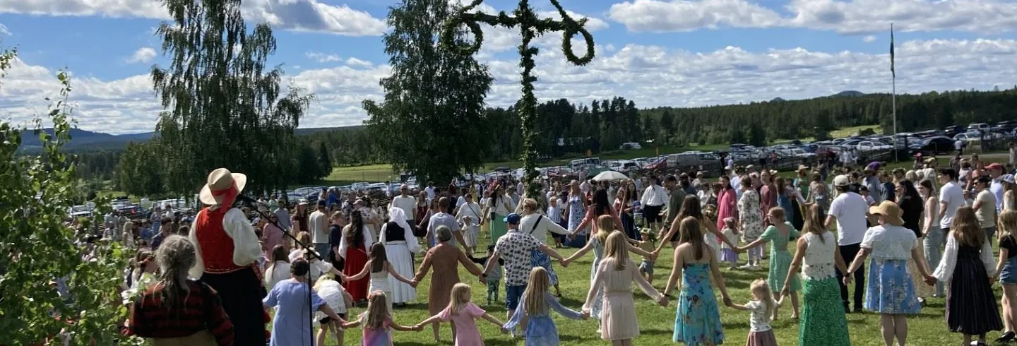 Midsommarfirande på Delsbo Forngård