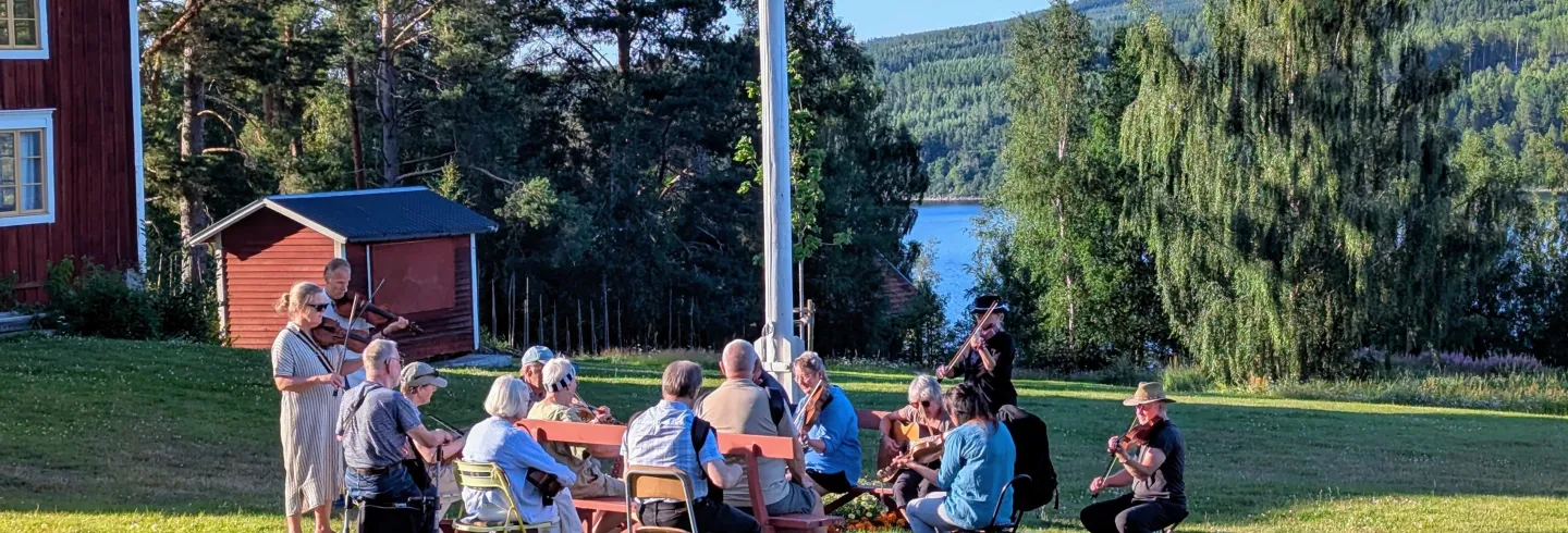 KGB, hembygdsgårdens egna countrystjärnor spelar på sommarens sista kvällsstämma. 