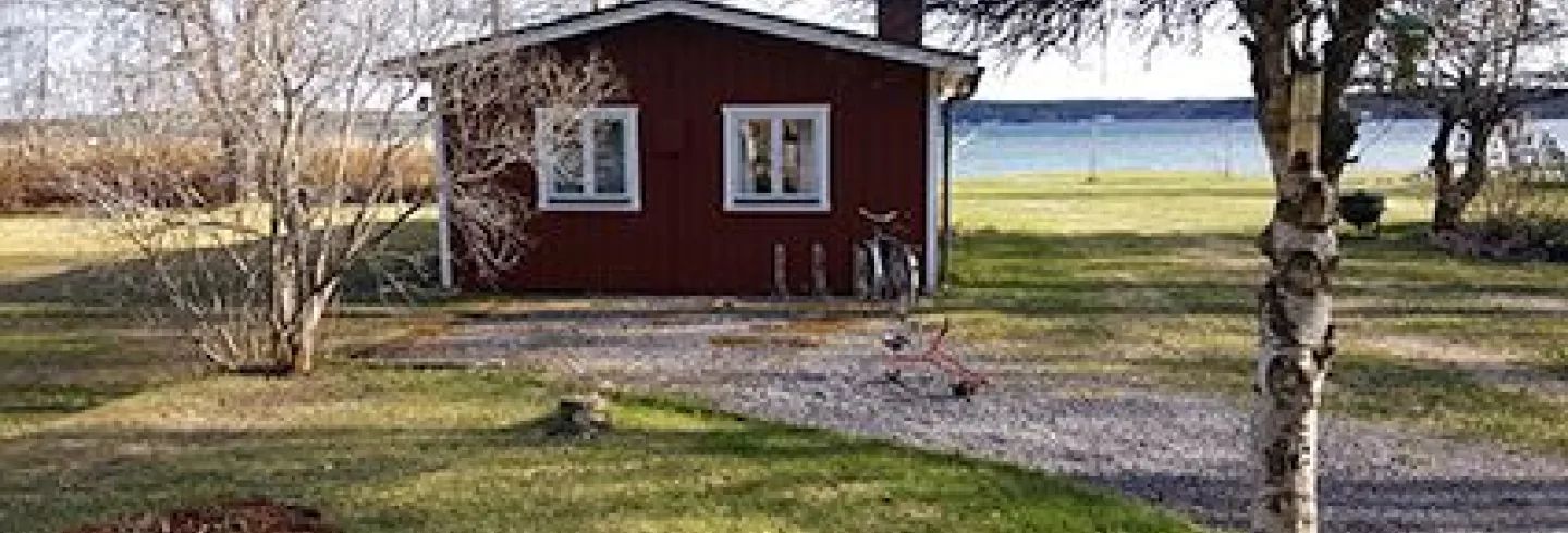 Stuga med havsviksutsikt nära centrala Hudiksvall