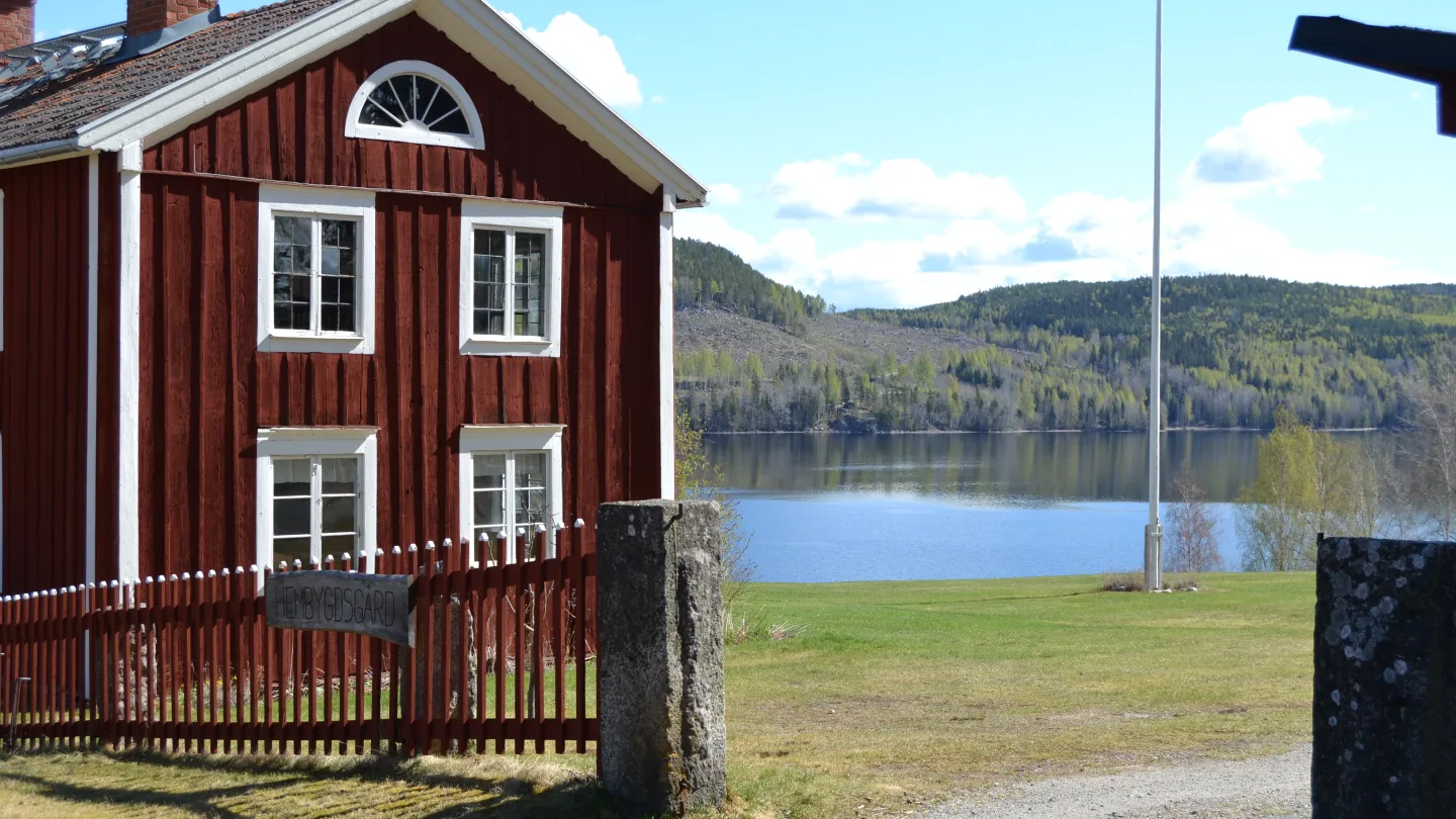 Vy över Norra Dellen vid Norrbo Hembygdsgård